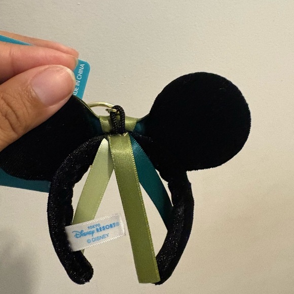 NWT Tokyo disney ana frozen keychain Mickey ears  Japan exclusive - Picture 3 of 4